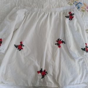 Embroidery Mexican style blouse